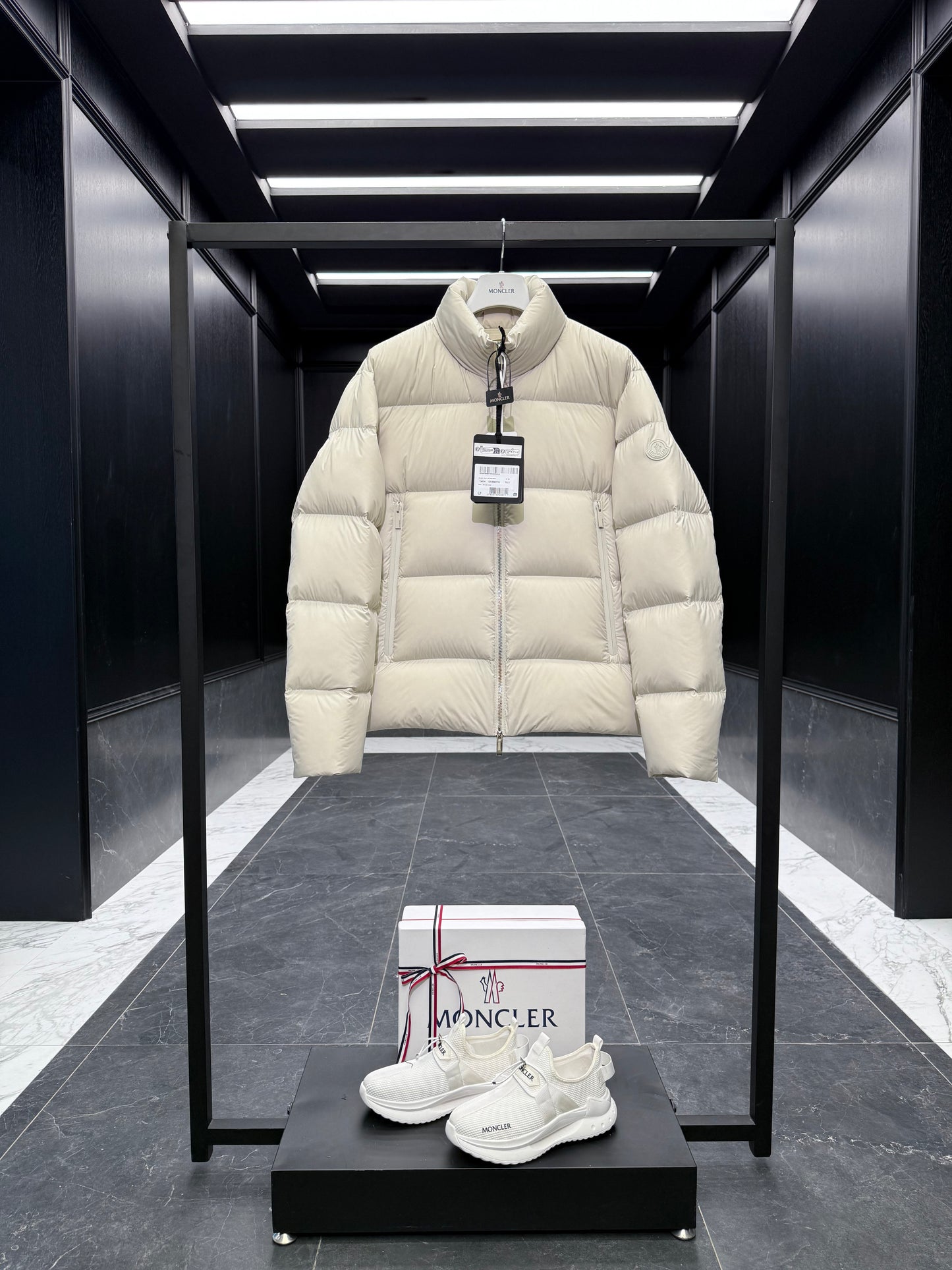 MONC TARN JACKET