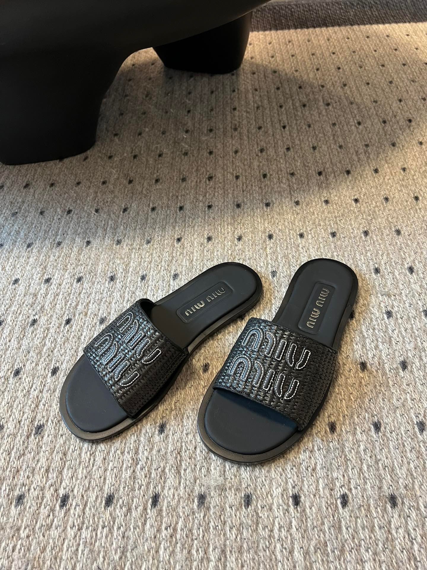 MIU M SLIDES