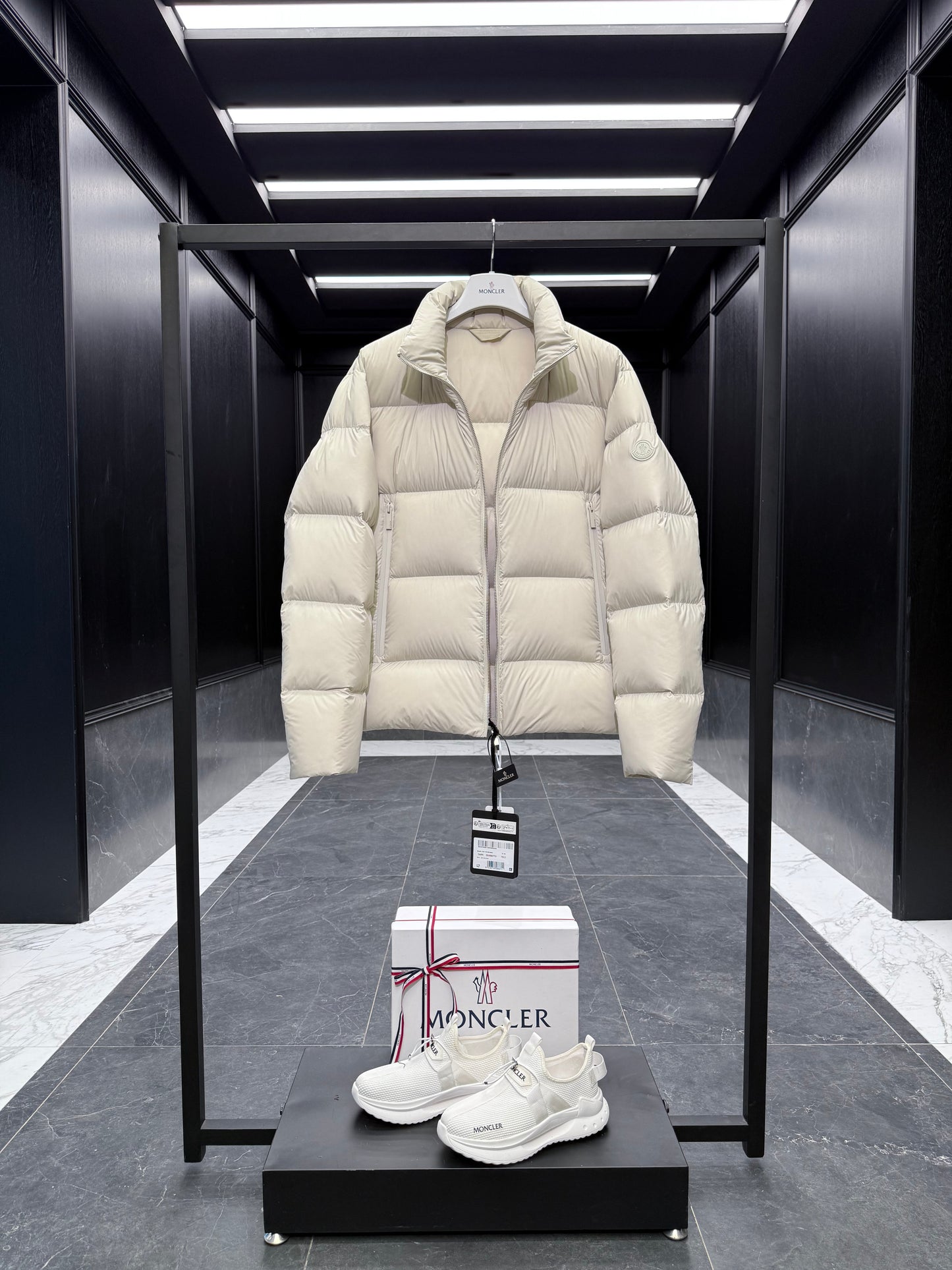 MONC TARN JACKET