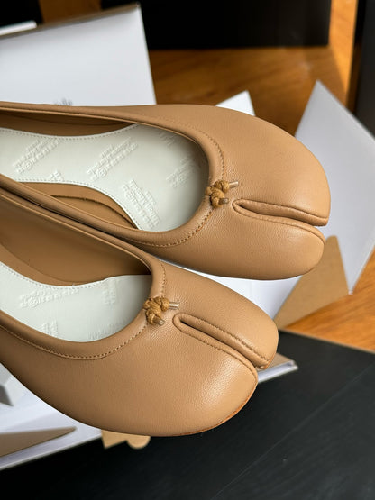 MAISON M TABI BALLET FLATS