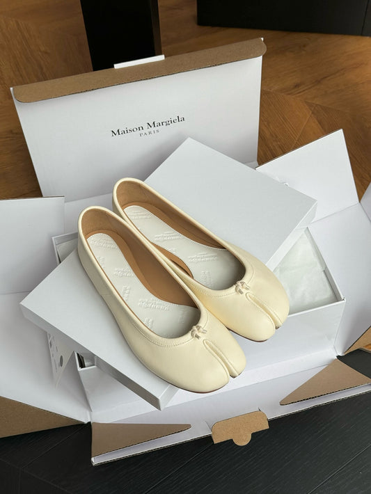 MAISON M TABI BALLET FLATS