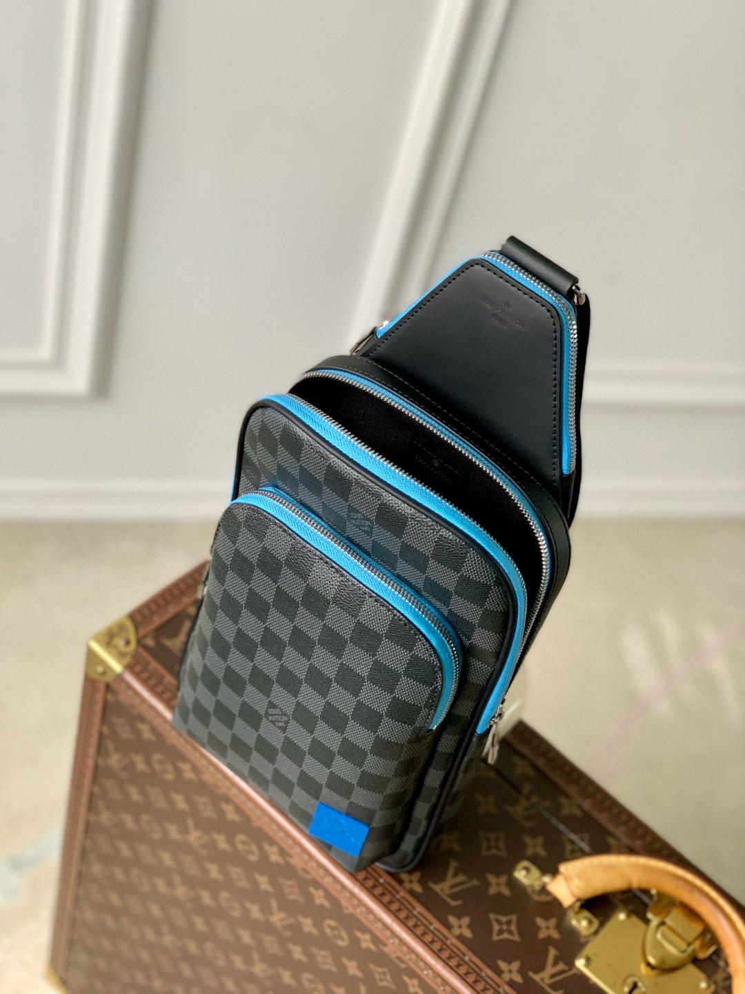 LOU AVENUE PM SLING BAG