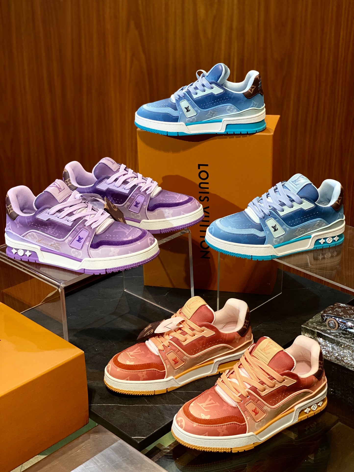 LOU SNEAKERS