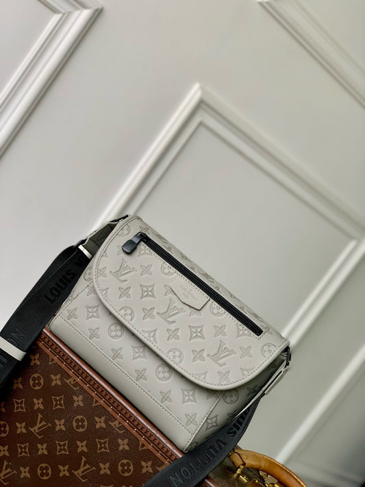 LOU PULSE MESSENGER BAG