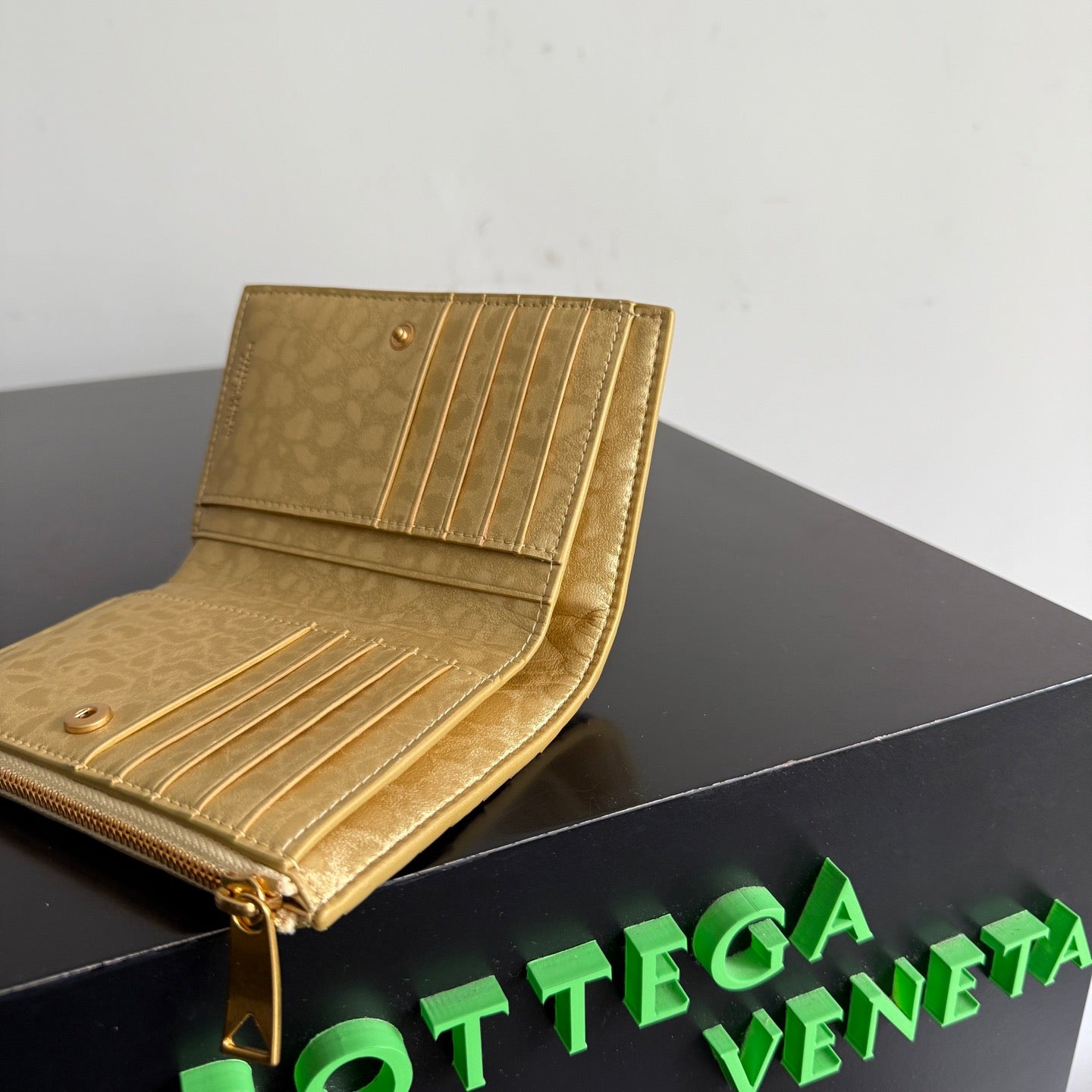 BOTT V LEATHER WALLET