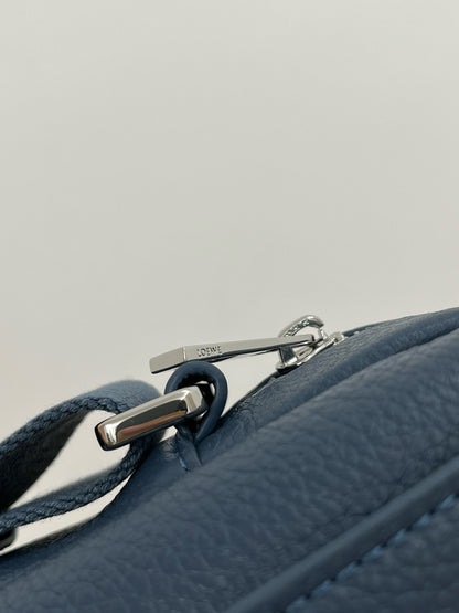 LOEW PEBBLE MESSENGER BAG