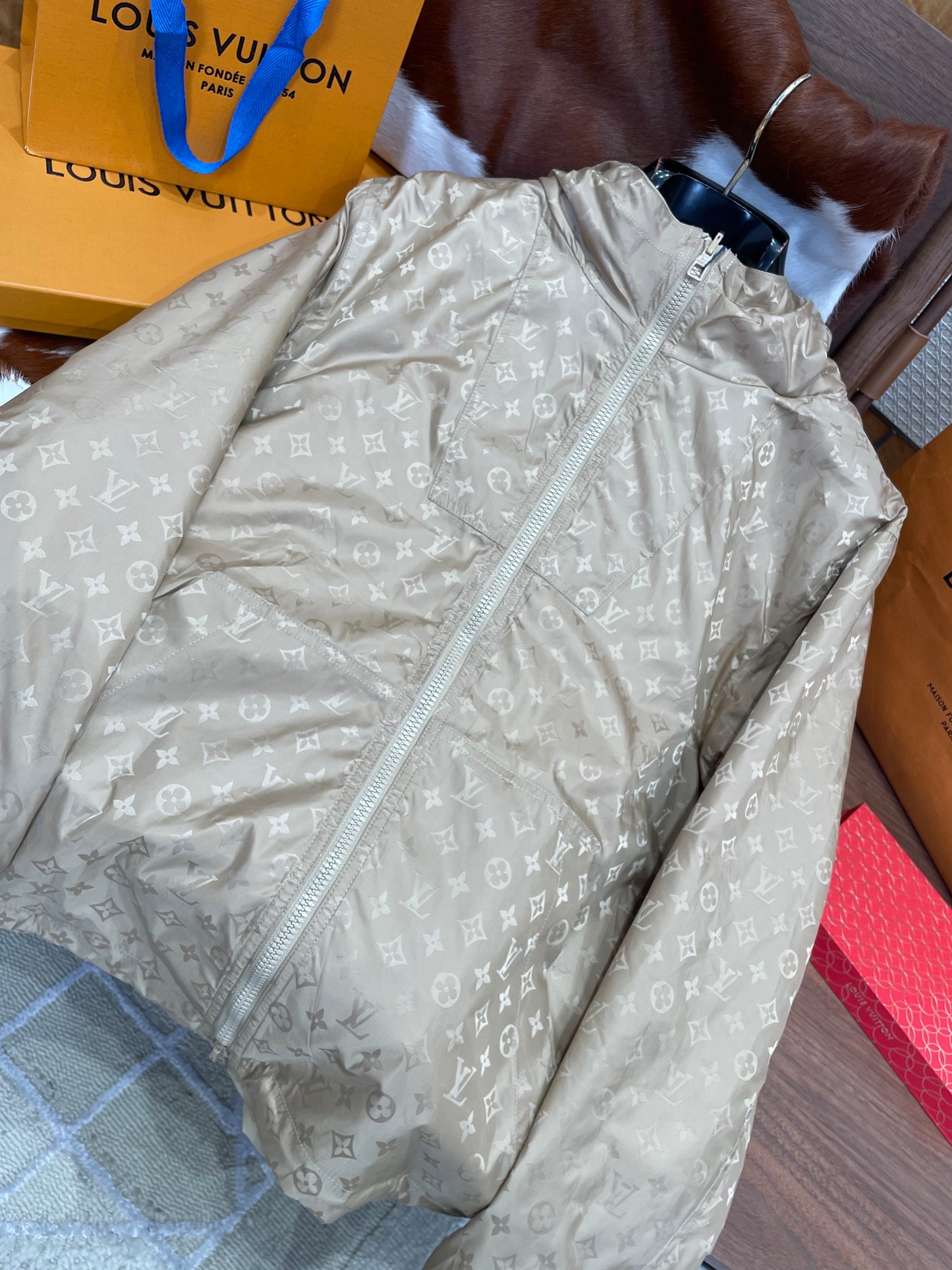 LOU JACKET