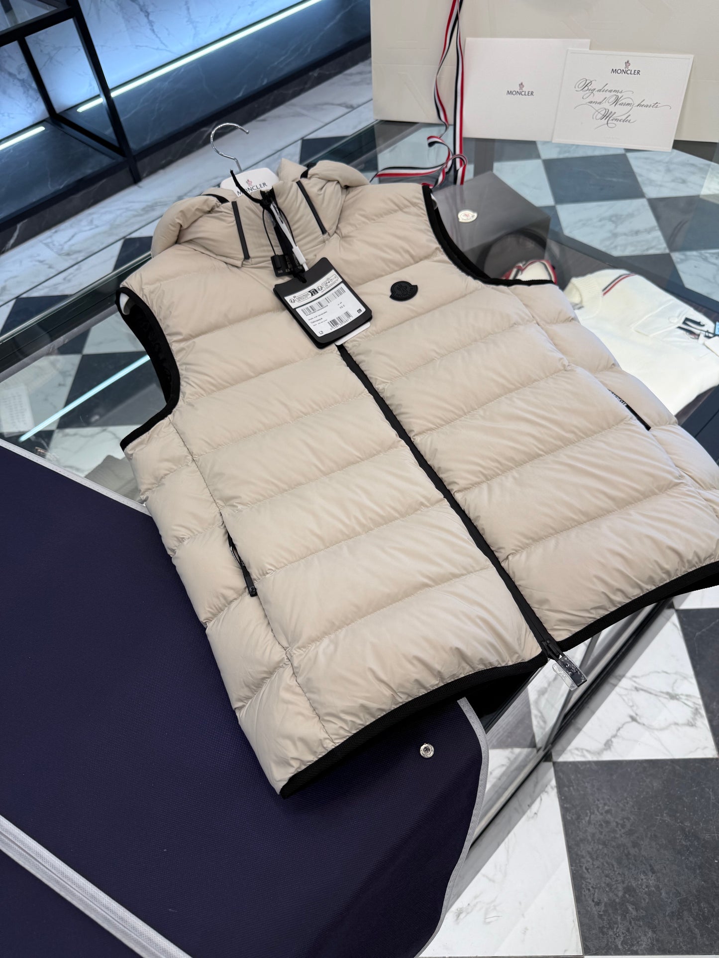 MONC VALMASQUE VEST