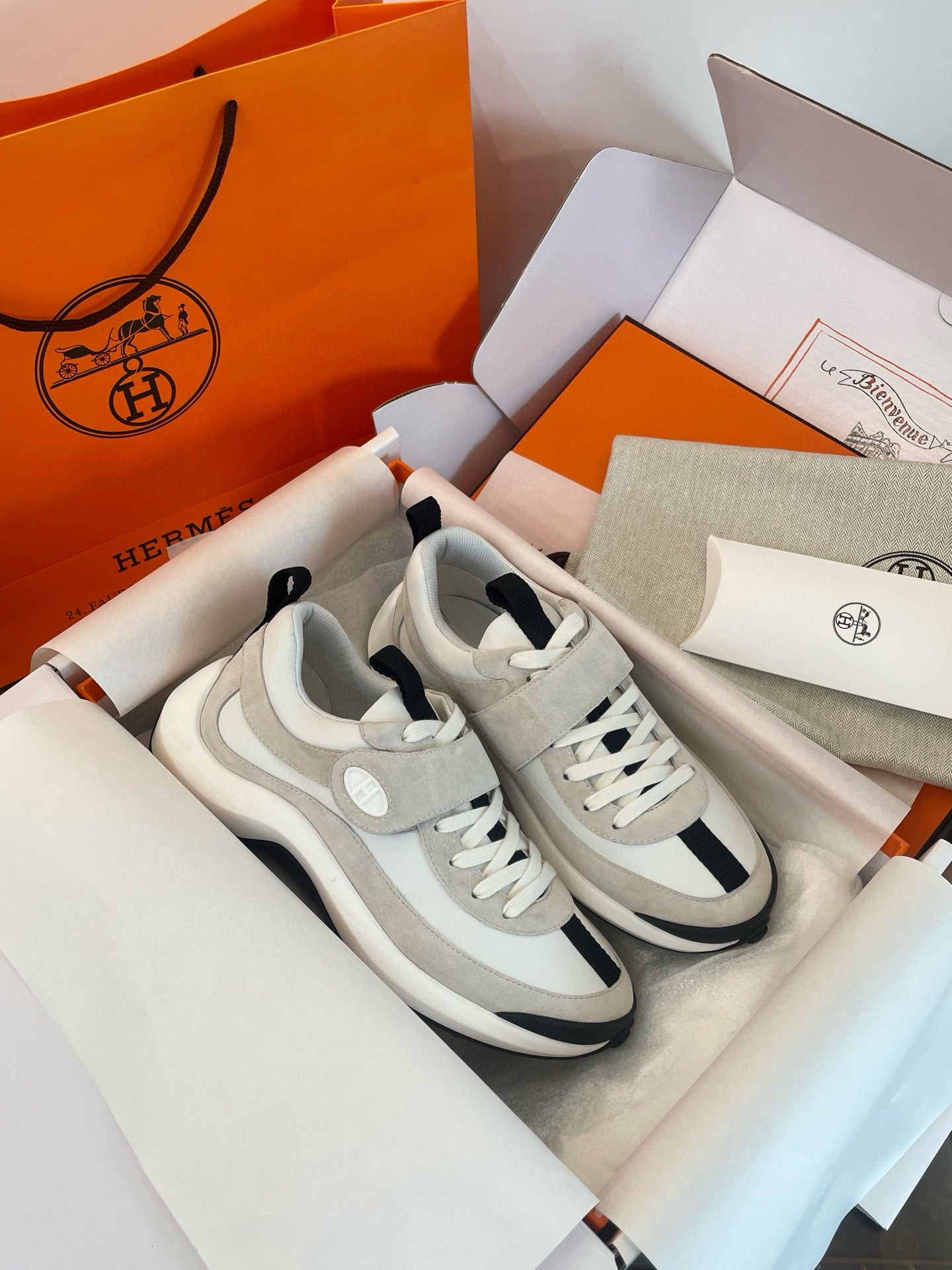 HERM LOOP SNEAKER