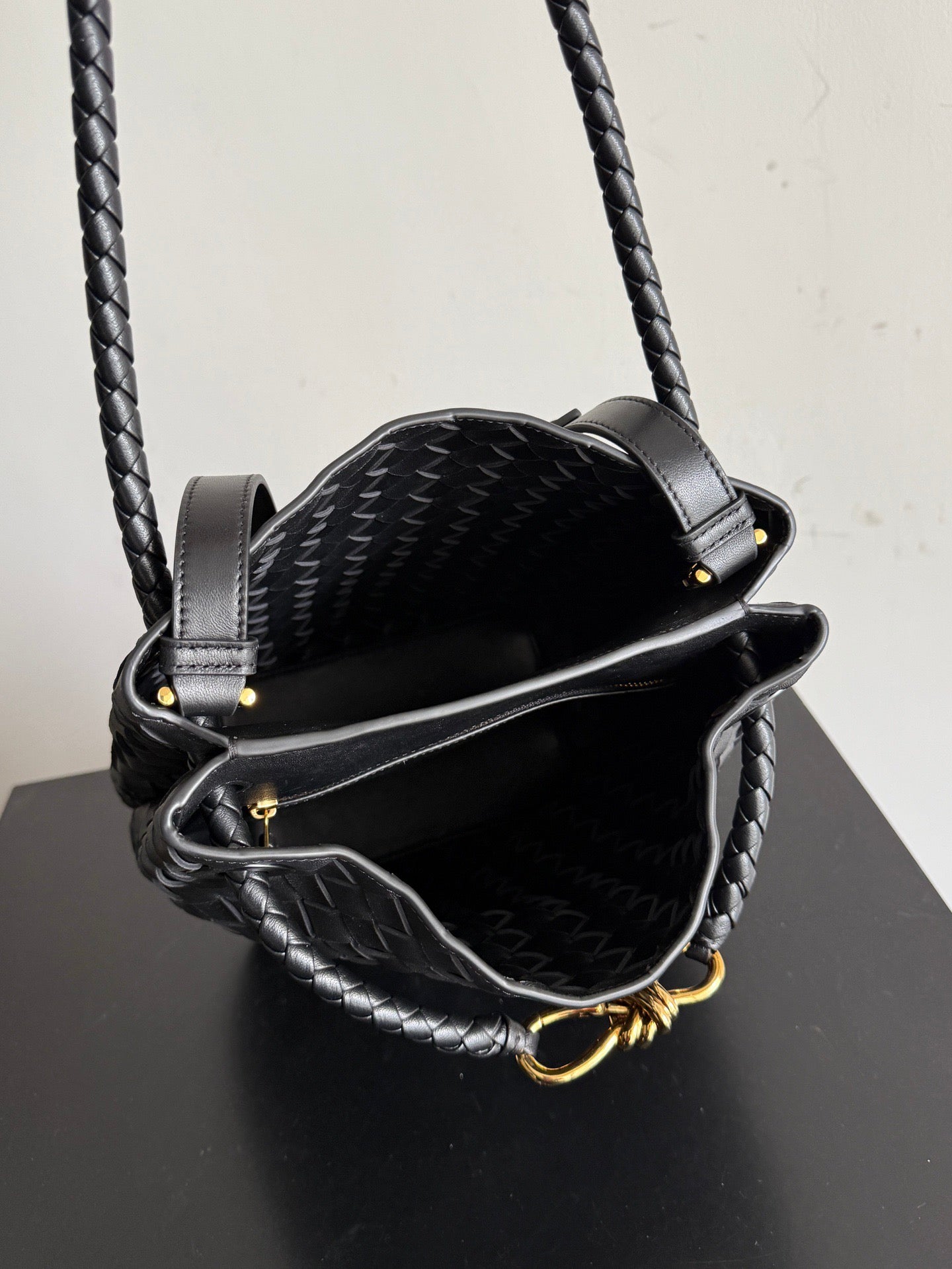 BOTT V ANDIAMO BUCKET BAG