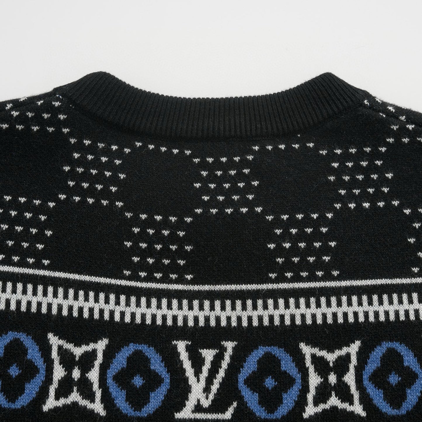 LOU SWEATER