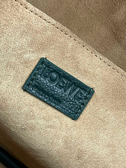 LOEW PEBBLE MESSENGER BAG