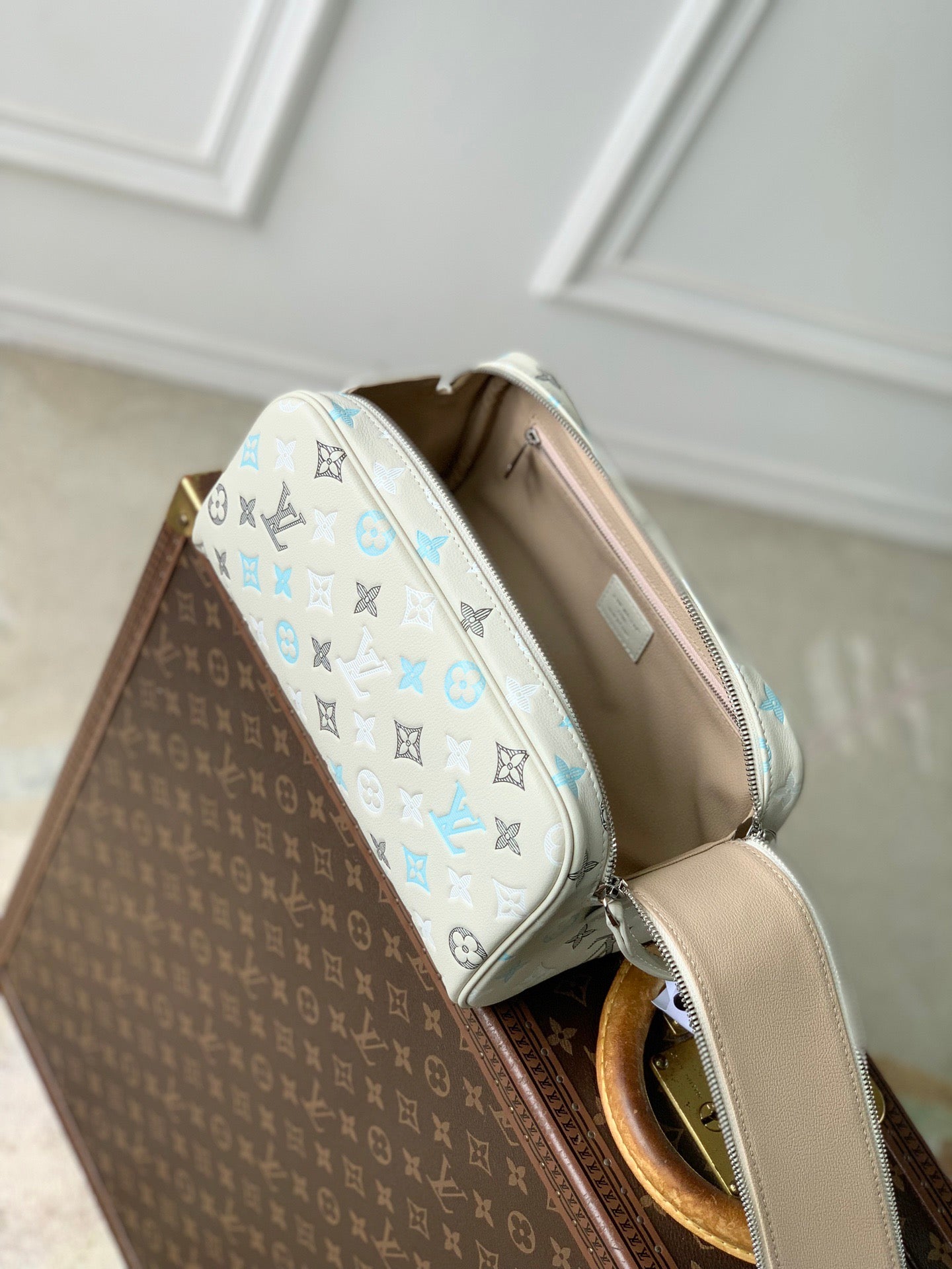 LOU DOPP KIT TOILETRY BAG