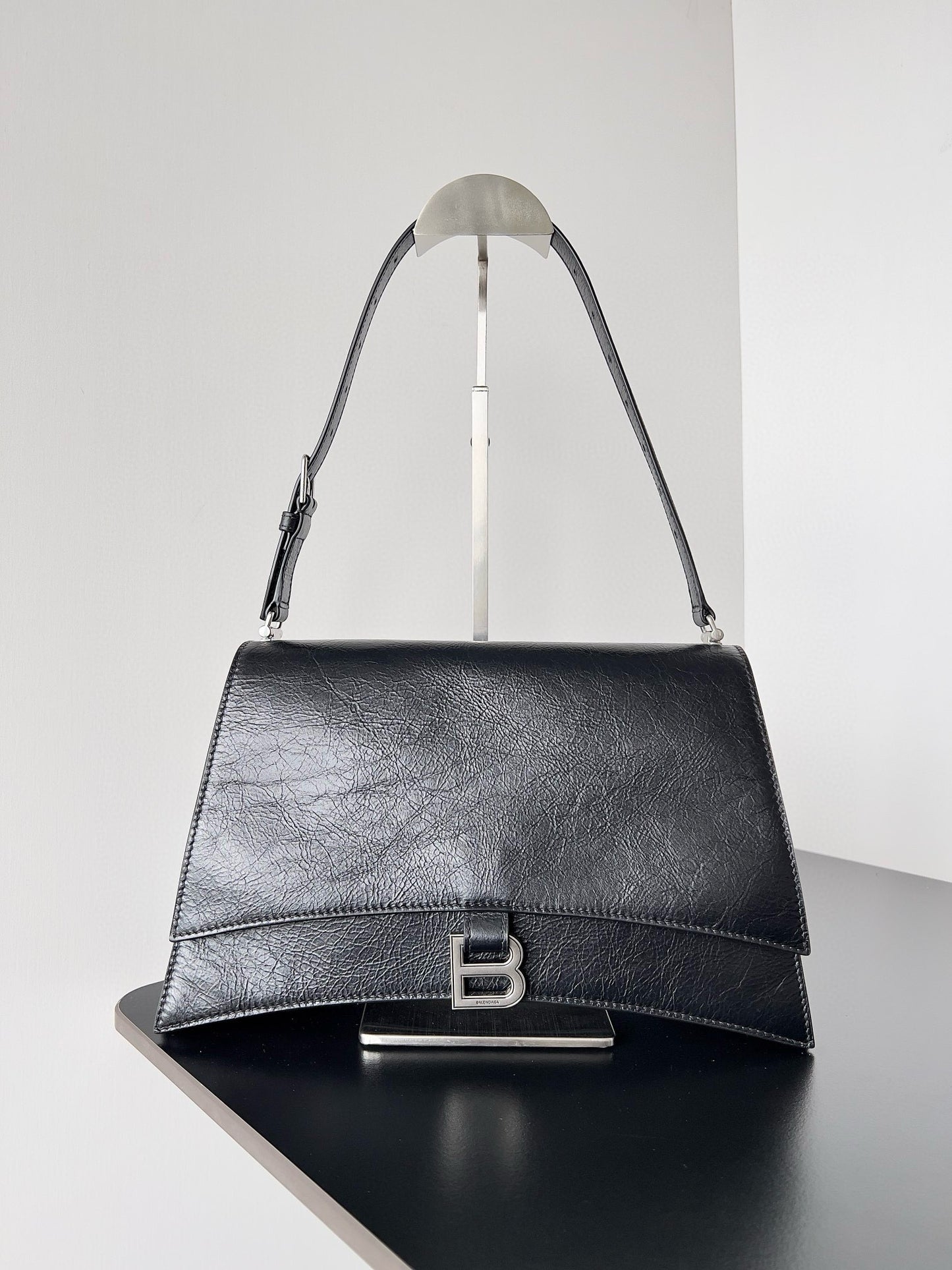 BAL MEDIUM CRUSH BAG