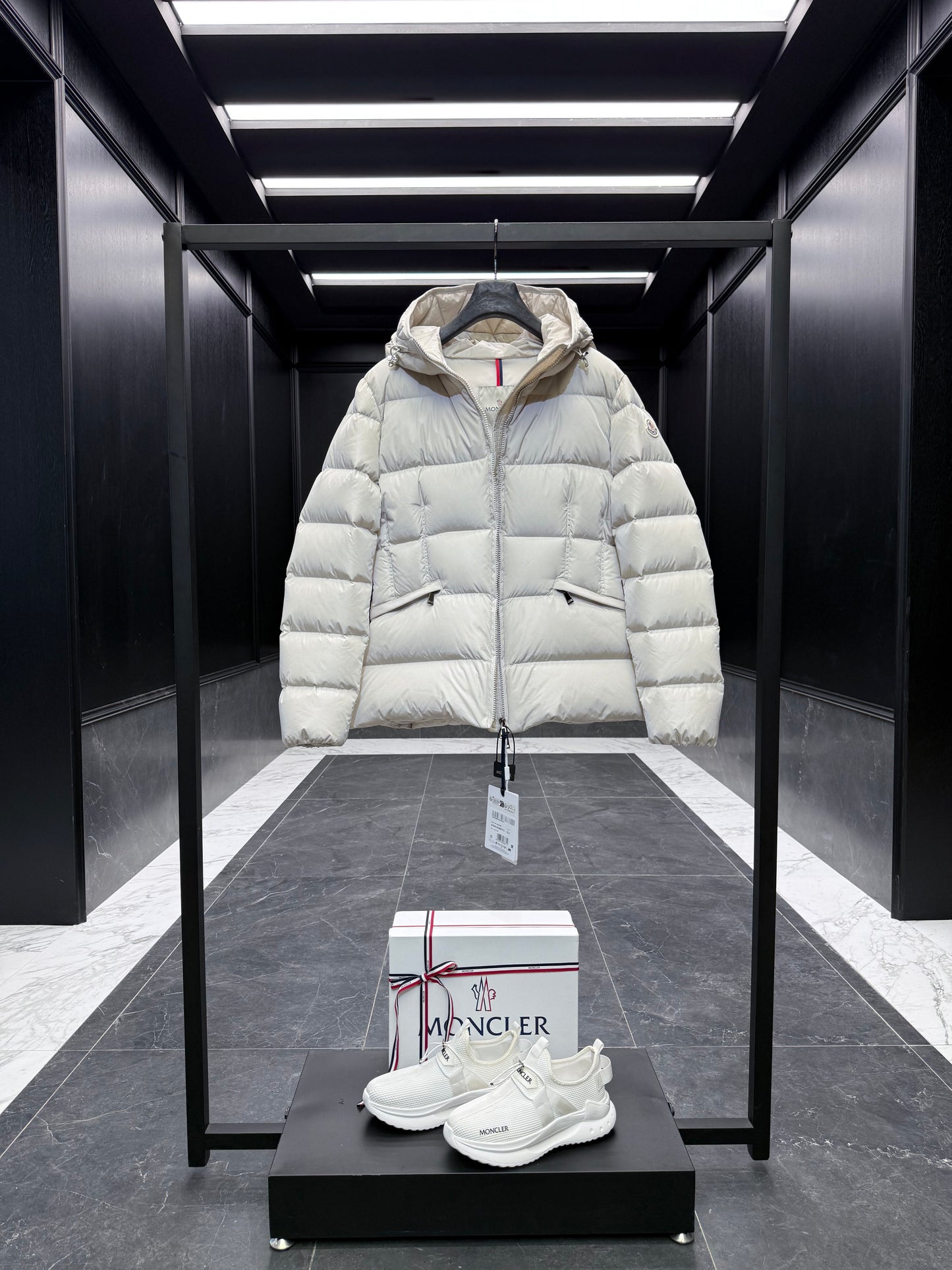 MONC AVOCE JACKET