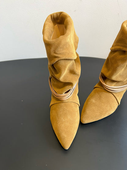 ISABEL M BOOTS