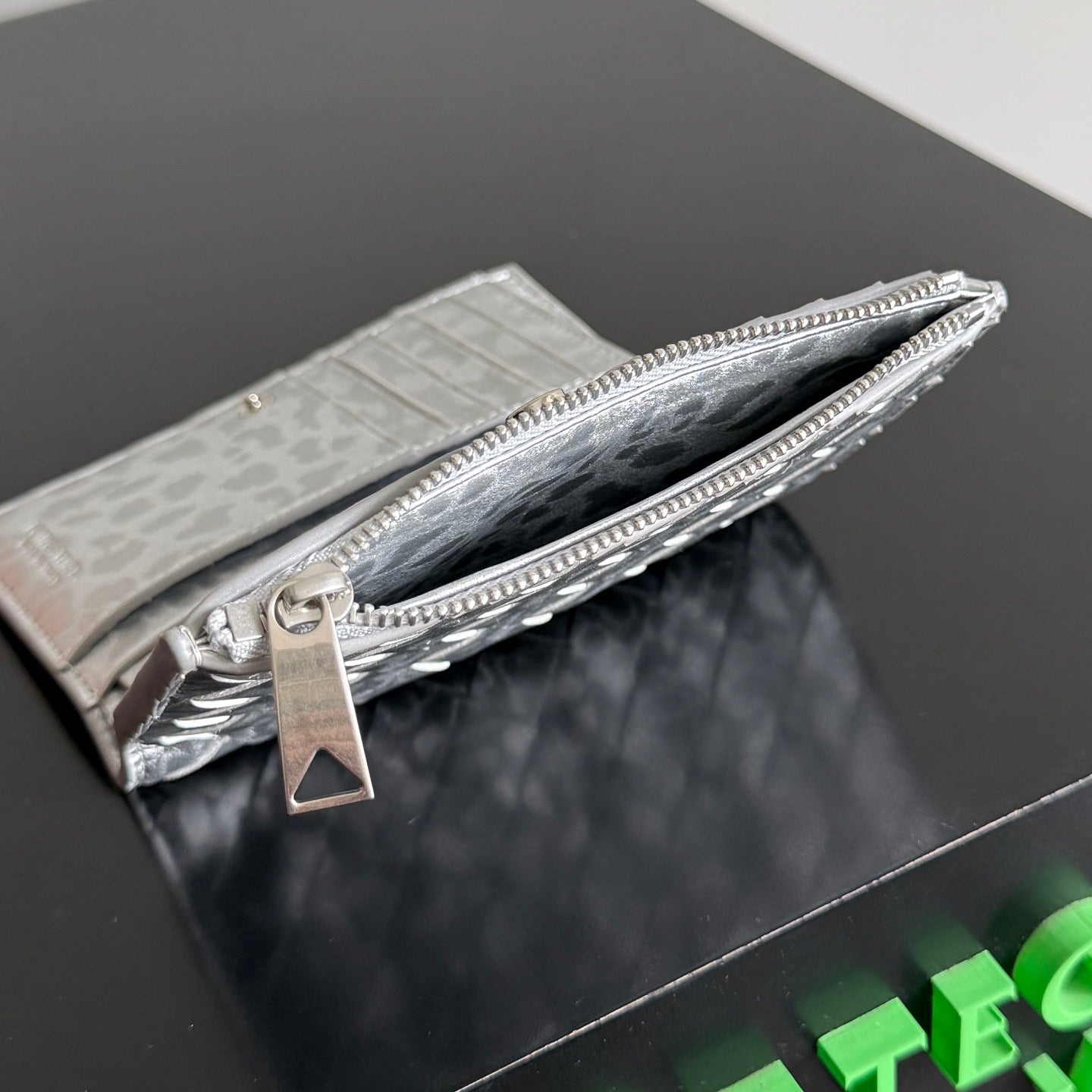 BOTT V LEATHER WALLET