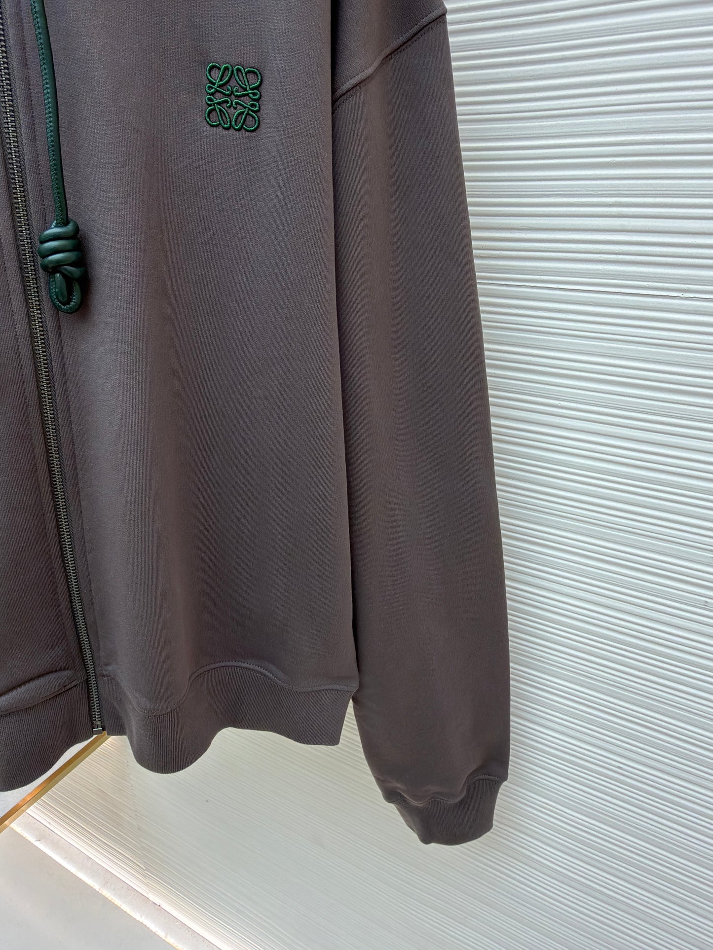 LOEW ZIP HOODIE