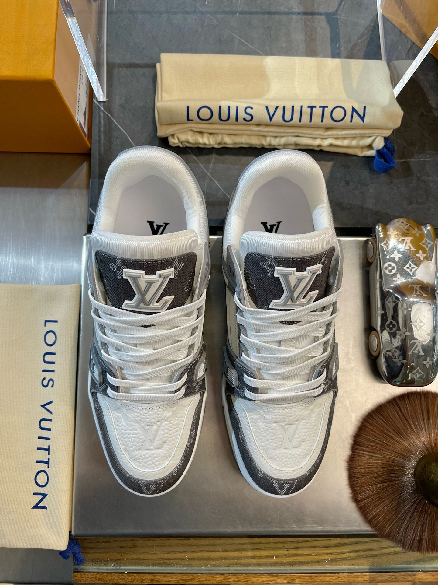LOU TRAINERS