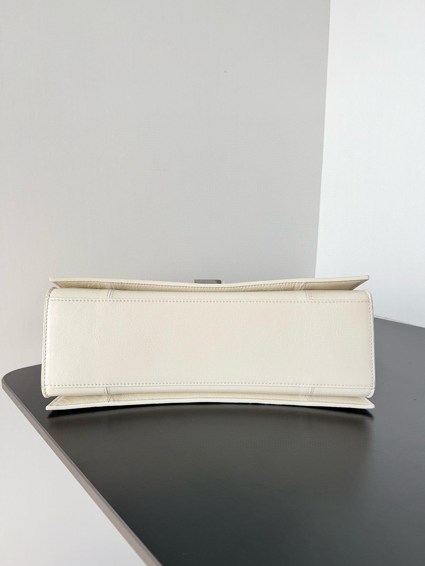 BAL MEDIUM CRUSH BAG