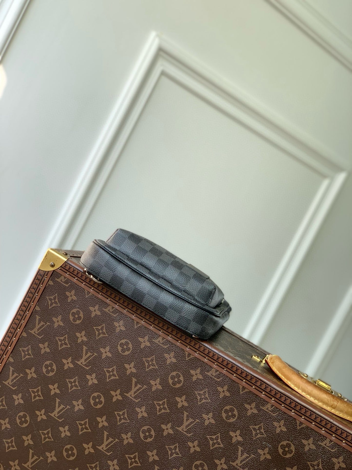 LOU AVENUE PM SLING BAG