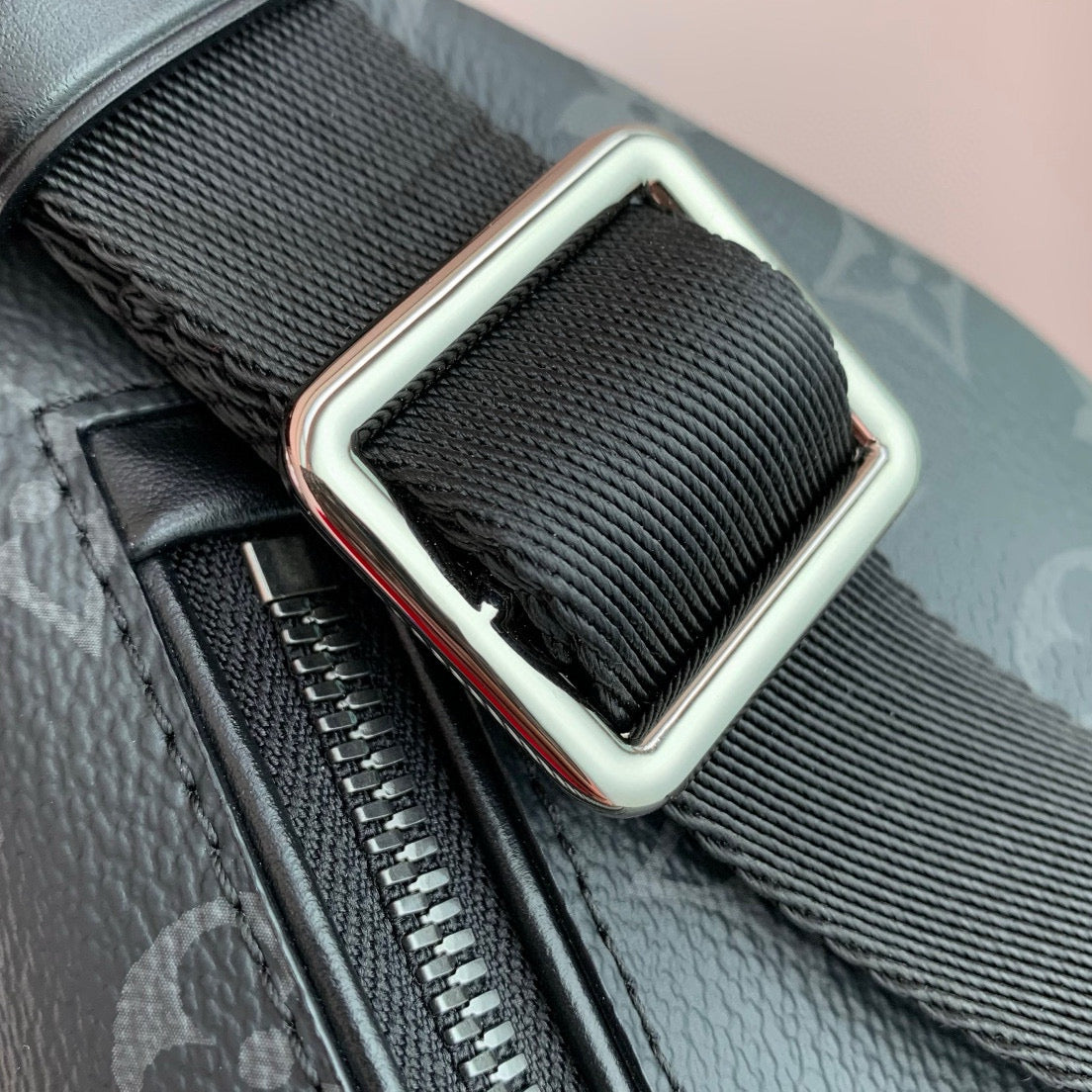 LOU DISCOVERY BUMBAG