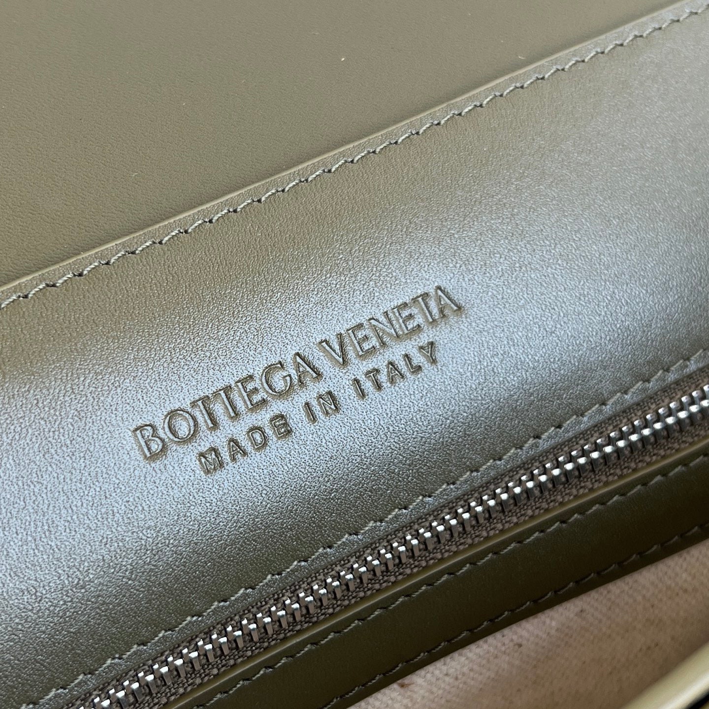 BOTT V ANDIAMO MESSENGER BAG