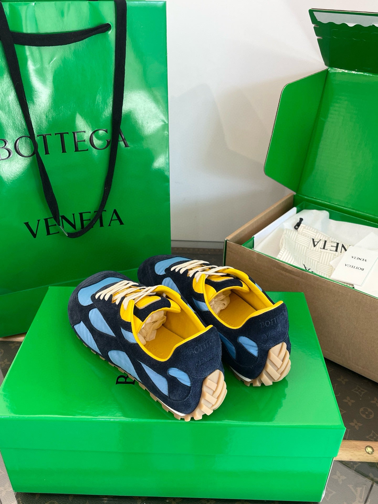 BOTT V ORBIT SNEAKER