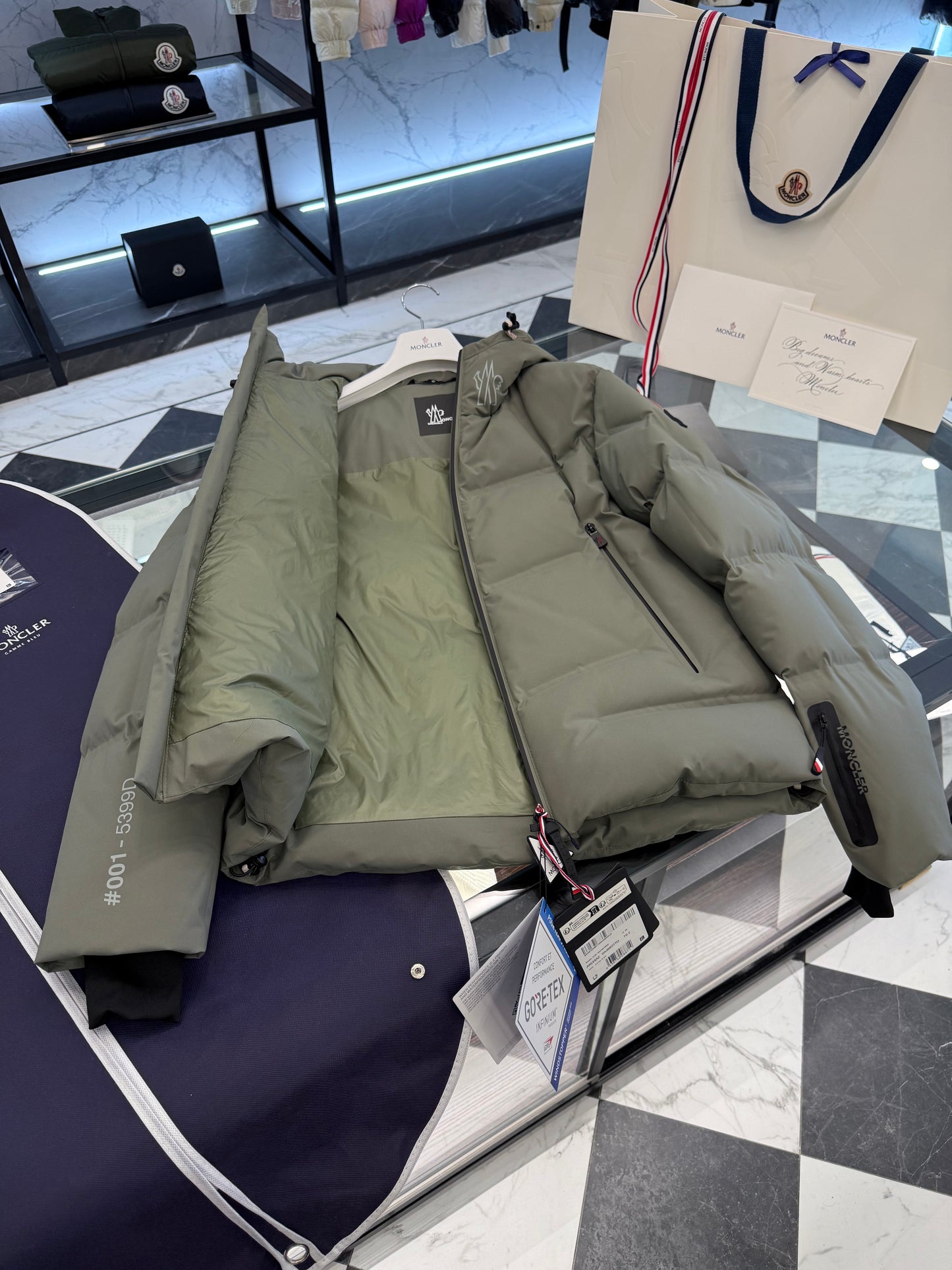 MONC ARCESAZ JACKET