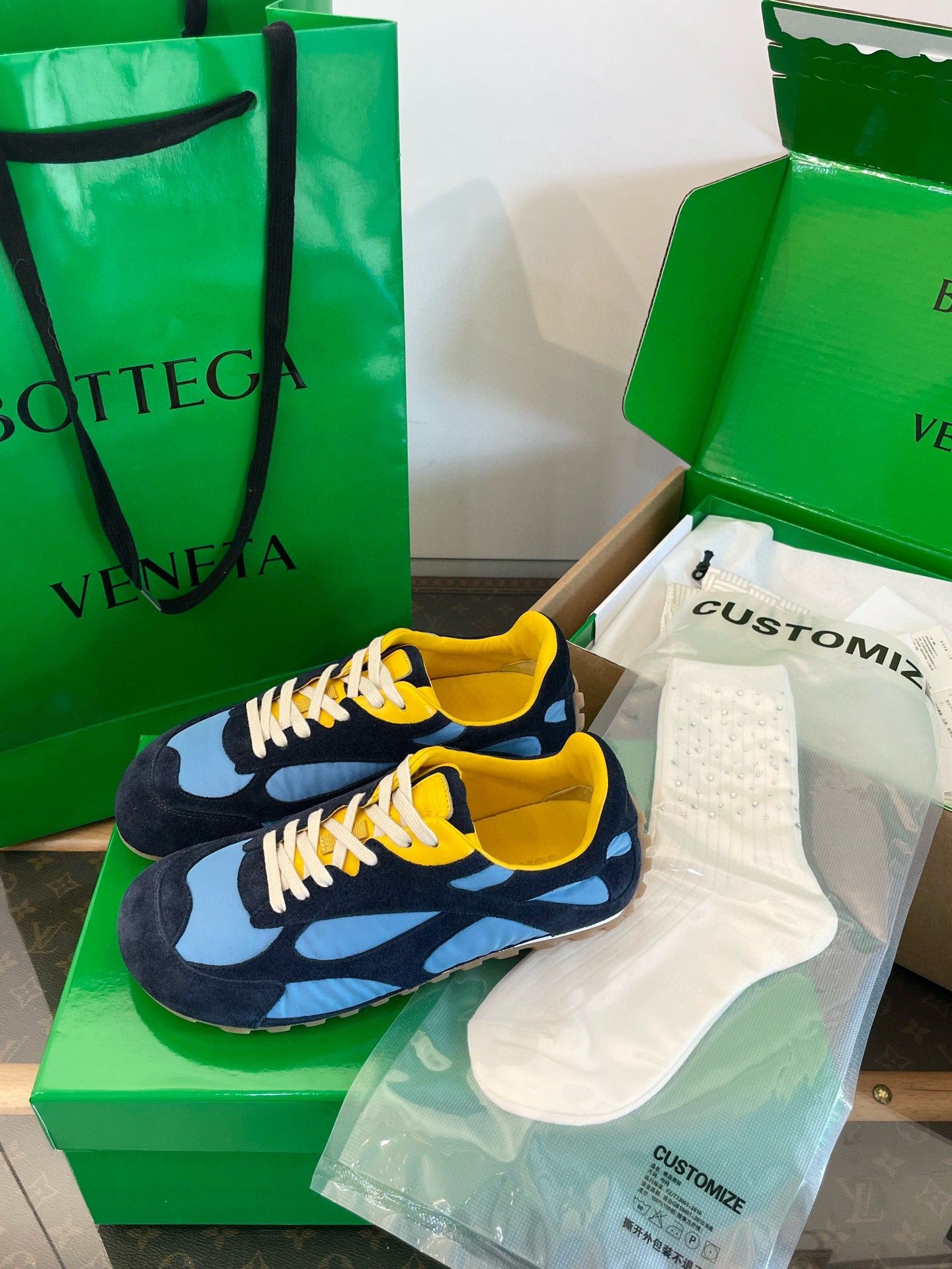 BOTT V ORBIT SNEAKER