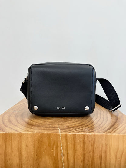 LOEW PEBBLE MESSENGER BAG