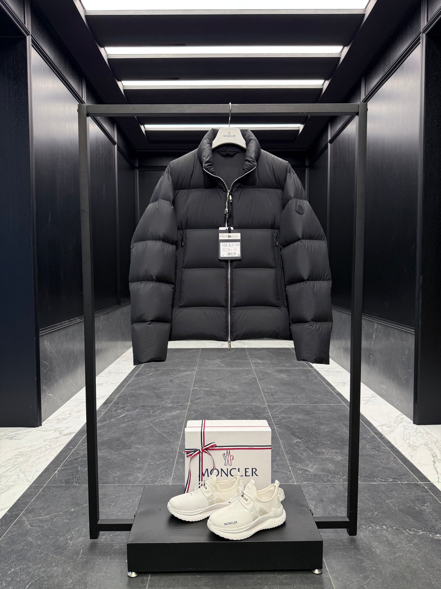 MONC TARN JACKET