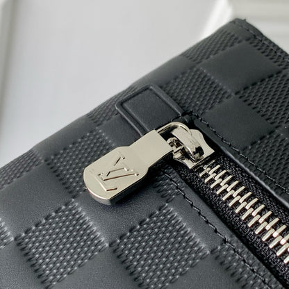 LOU TAKEOFF POUCH