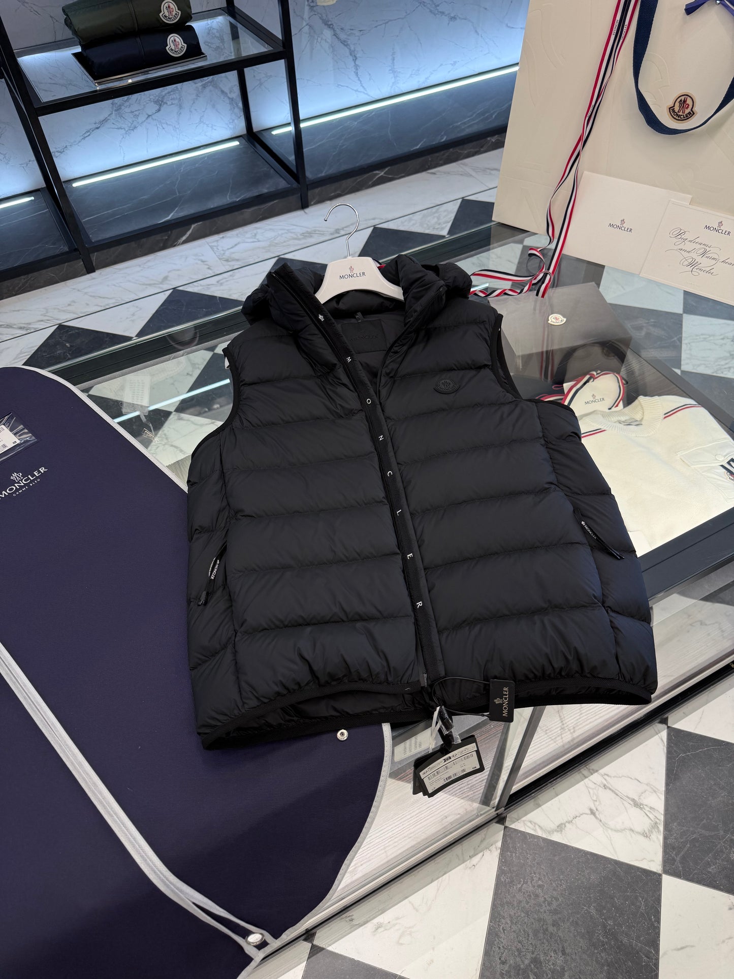 MONC VALMASQUE VEST