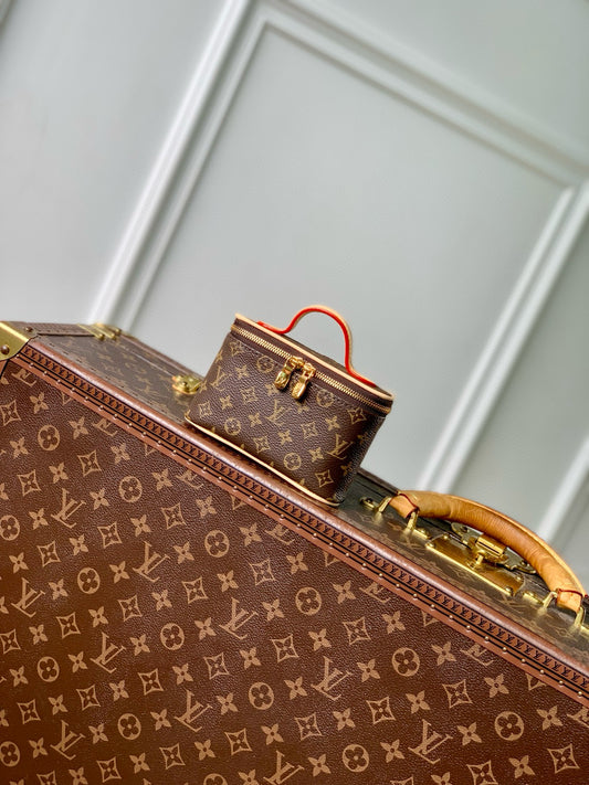 LOU NICE BEAUTY VANITY CASE
