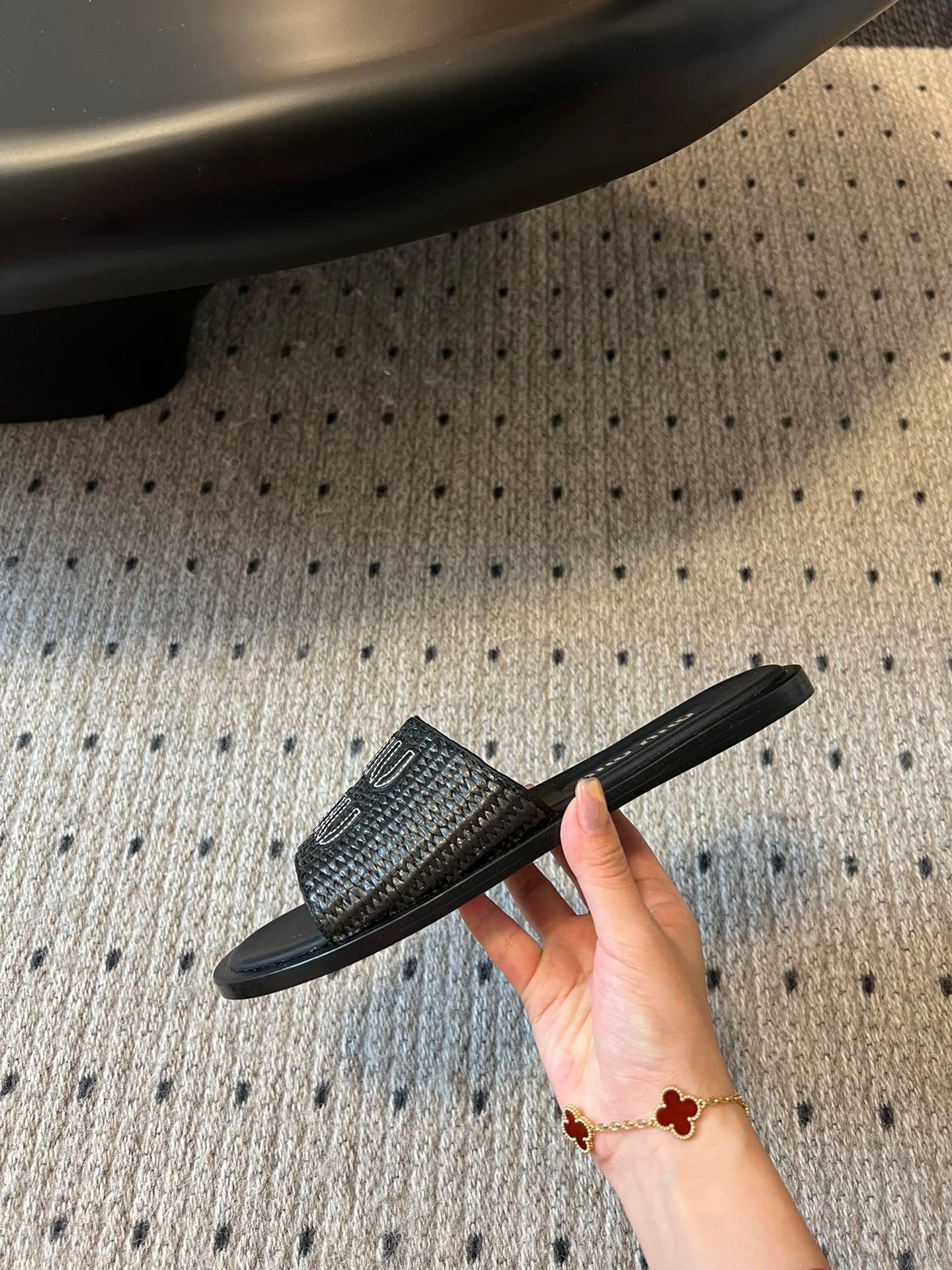 MIU M SLIDES