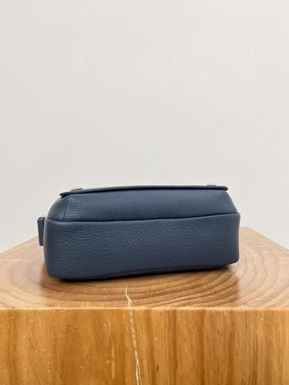 LOEW PEBBLE MESSENGER BAG