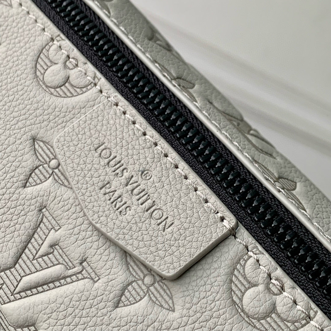 LOU PULSE MESSENGER BAG