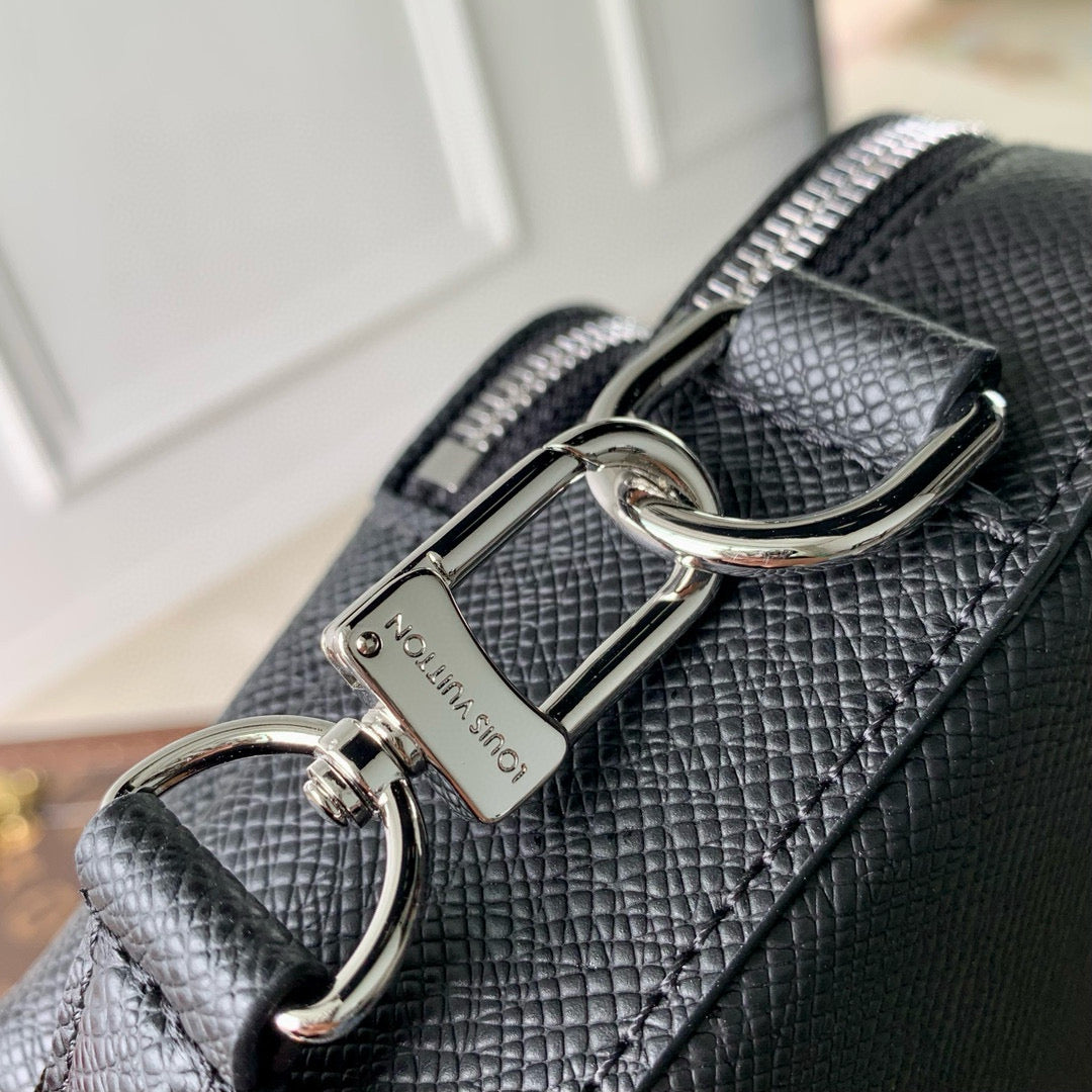 LOU AVENUE MESSENGER BAG