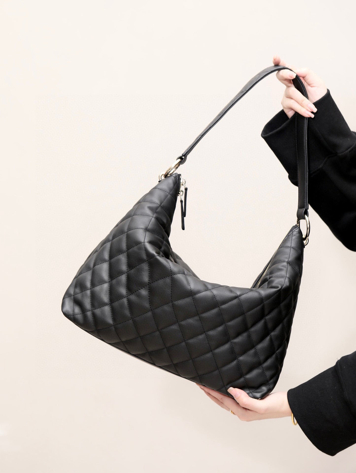 CC 23B MAXI HOBO BAG