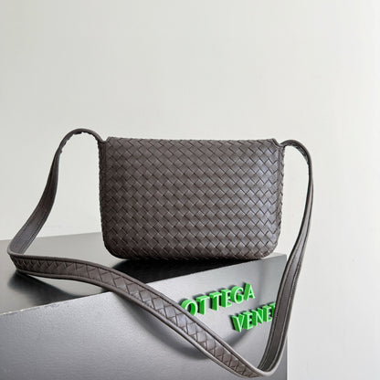 BOTT V VENETO FLAP MESSENGER BAG