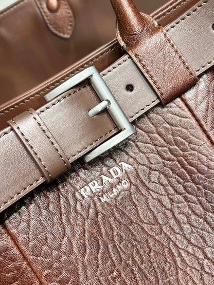 PD BUCKLE NAPPA LEATHER BAG