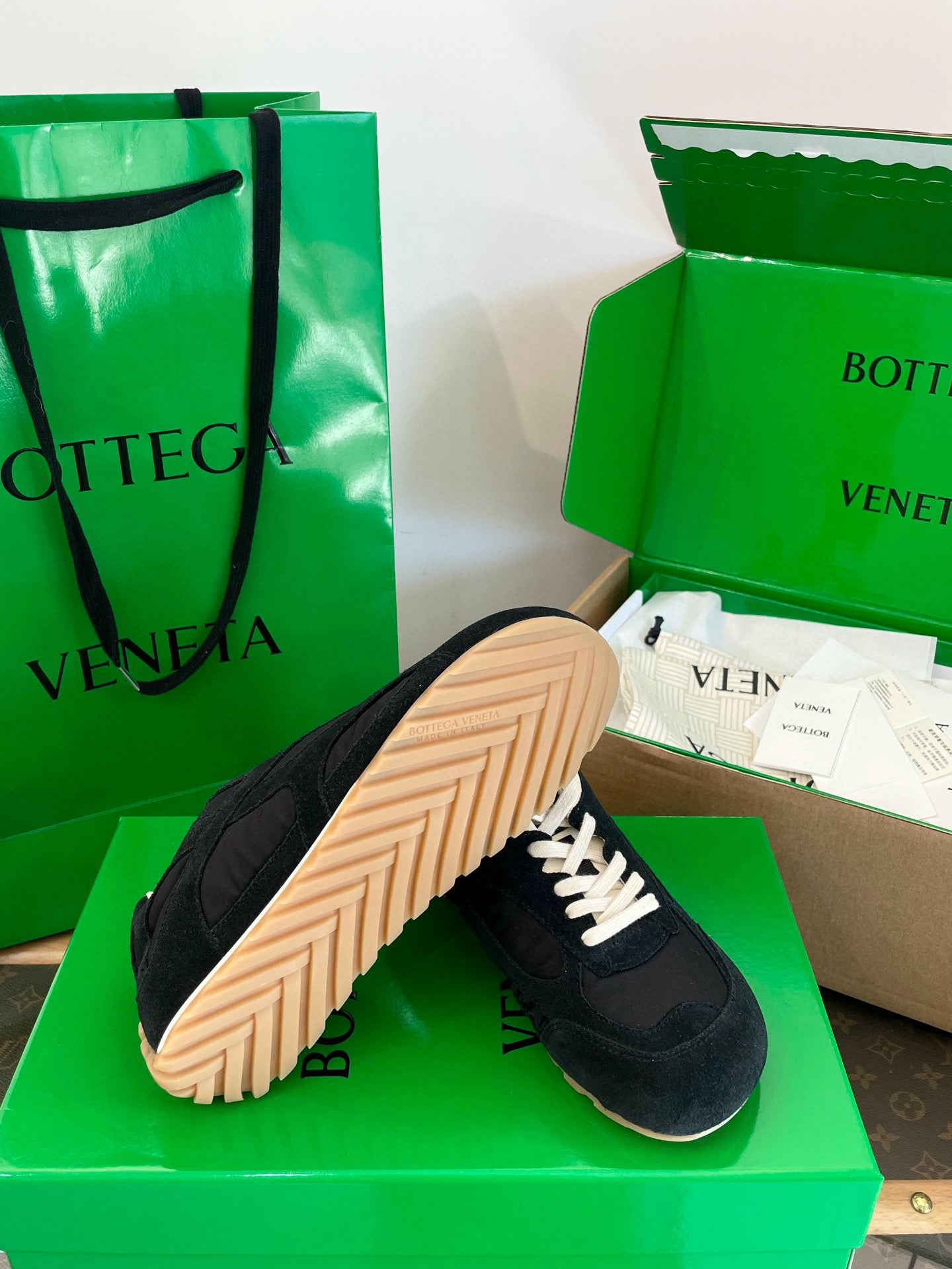 BOTT V ORBIT SNEAKER