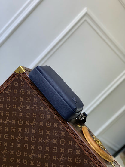 LOU AVENUE MESSENGER BAG