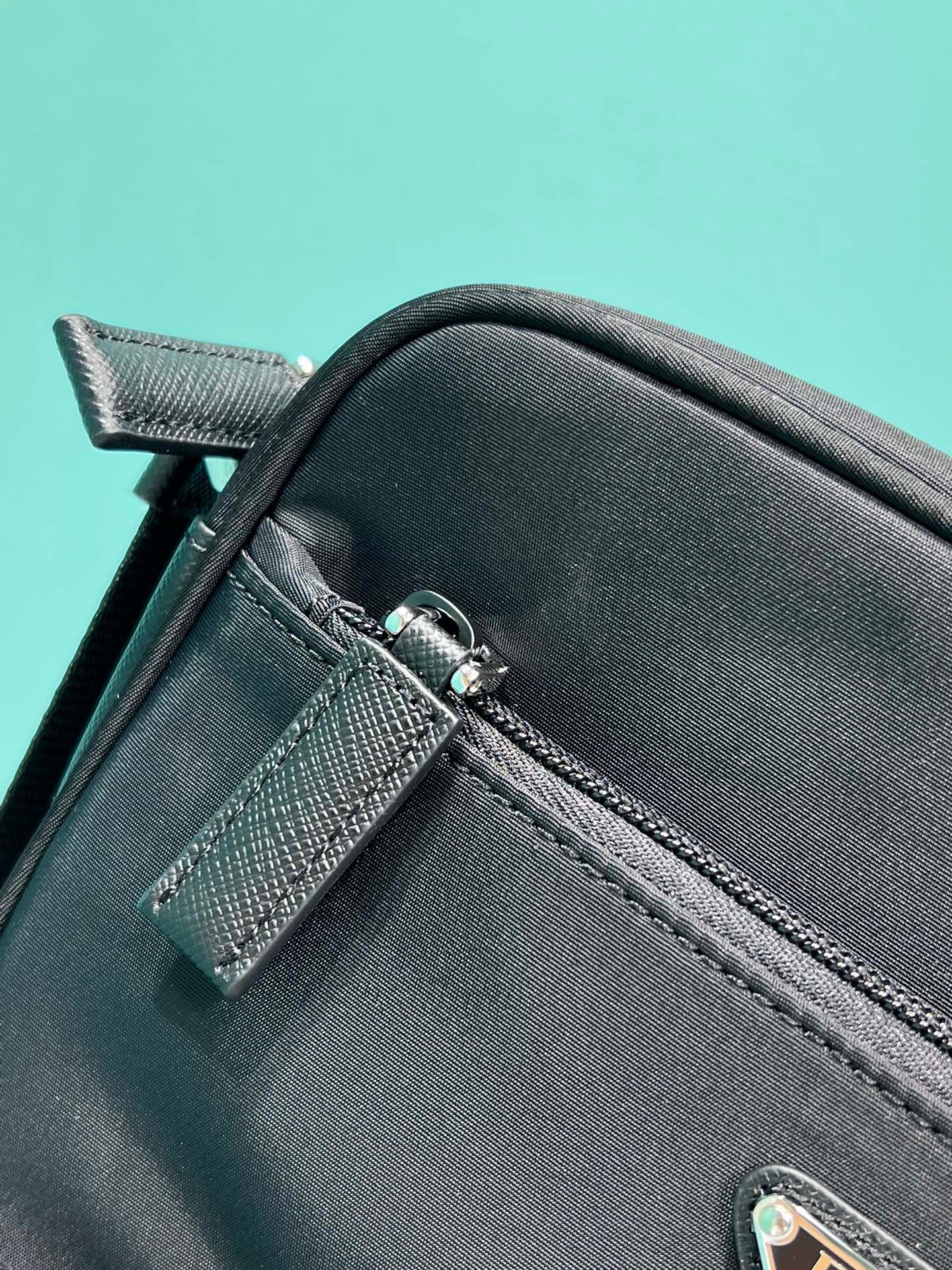 PD RE-NYLON SHOULDER BAG