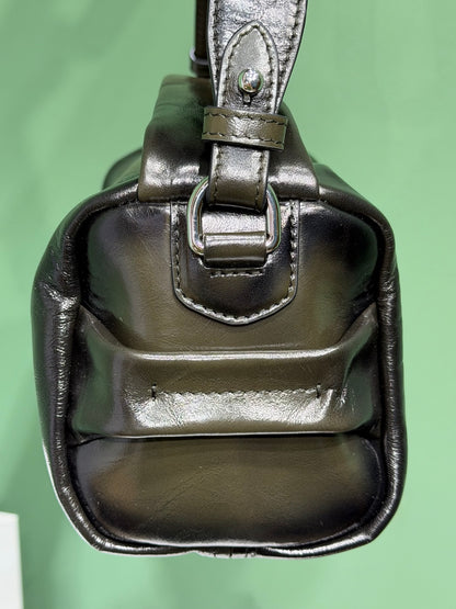 PD ANTIQUED SHOULDER BAG