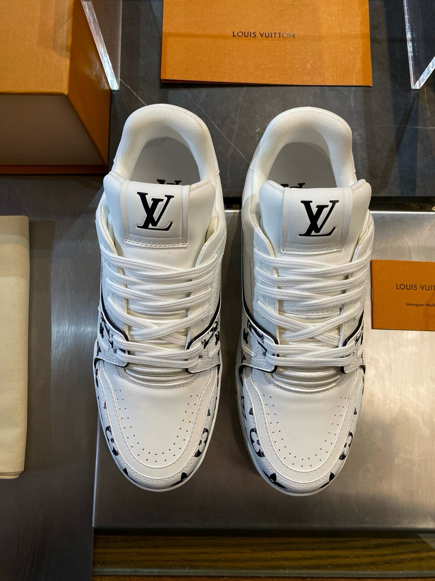 LOU TRAINERS