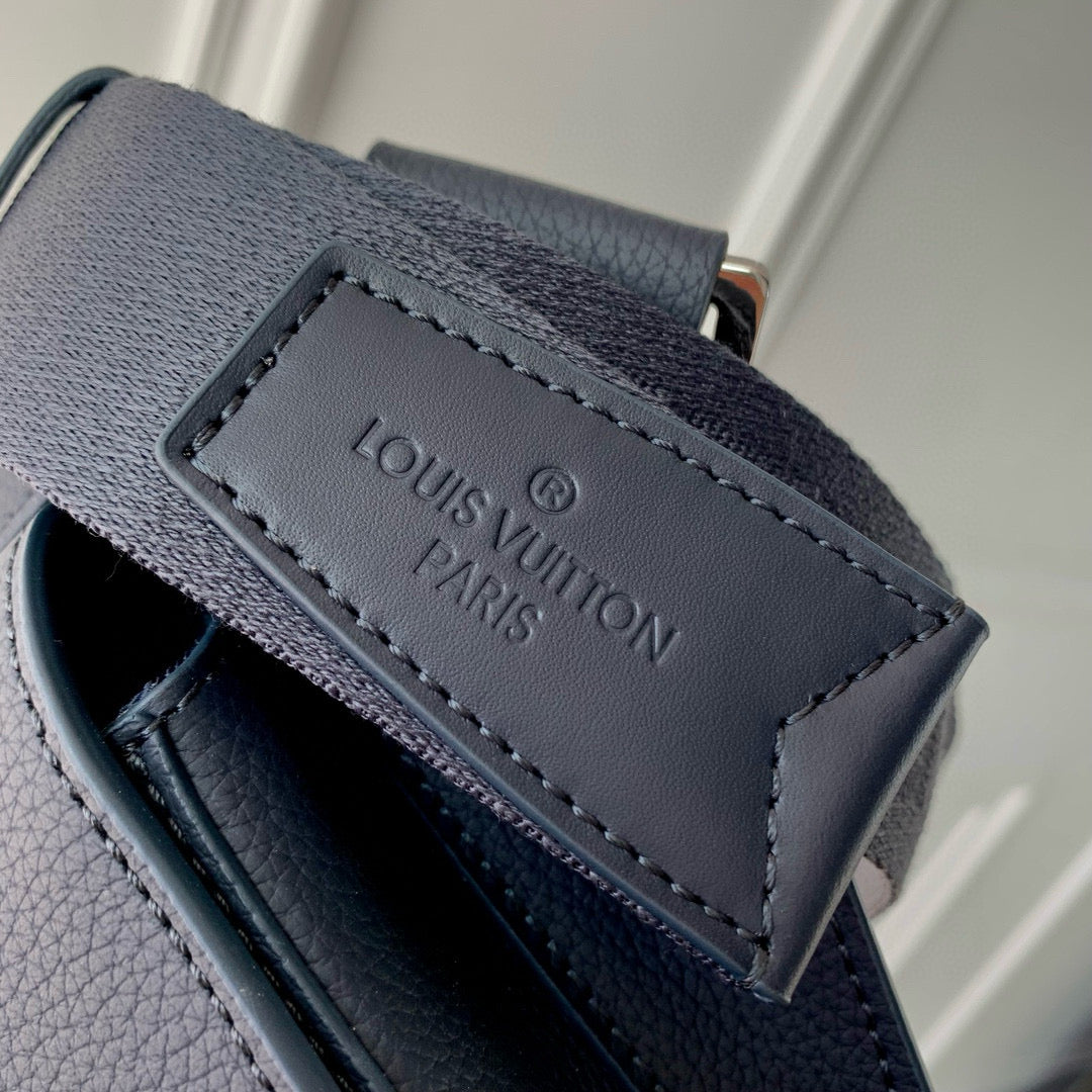 LOU FASTLINE MESSENGER BAG