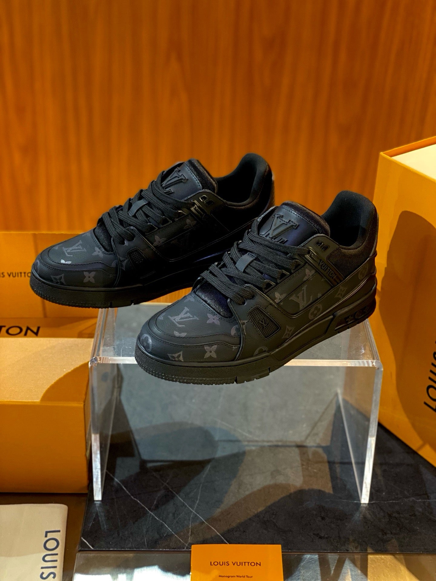 LOU TRAINERS