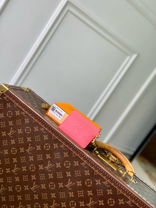 LOU CHARMS CARD HOLDER